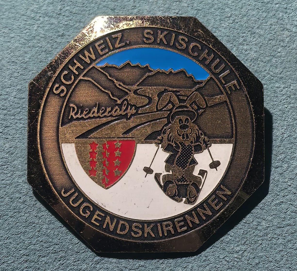 盛世勋华——号角文化勋章邮票专场拍卖第302期 瑞士里德阿尔普（Riederalp）滑雪学校青少年滑雪比赛（Jugendskirennen）纪念证章 带厂标