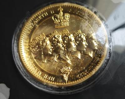 瓶子🏺第227期拍卖会 -  2022年伊丽莎白二世1元精制币  原盒原包装  伊丽莎白二世在钱币上的所有头像