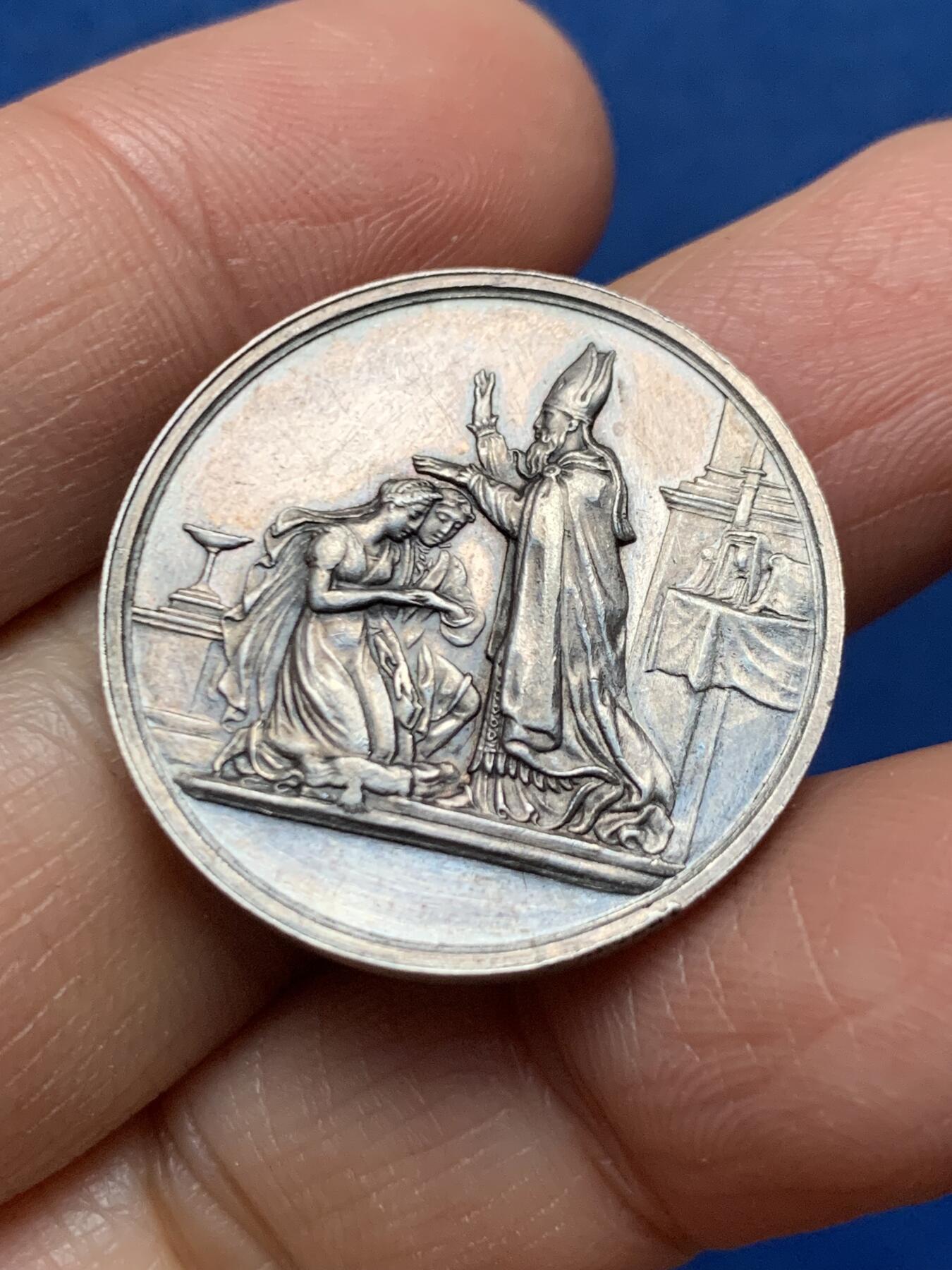 《竞宝斋》第462场 周日，周一，2场连拍 （全场包邮）欢迎送拍 法国婚礼银章 背面未刻字 10.1克 27.3mm 蜜蜂银标