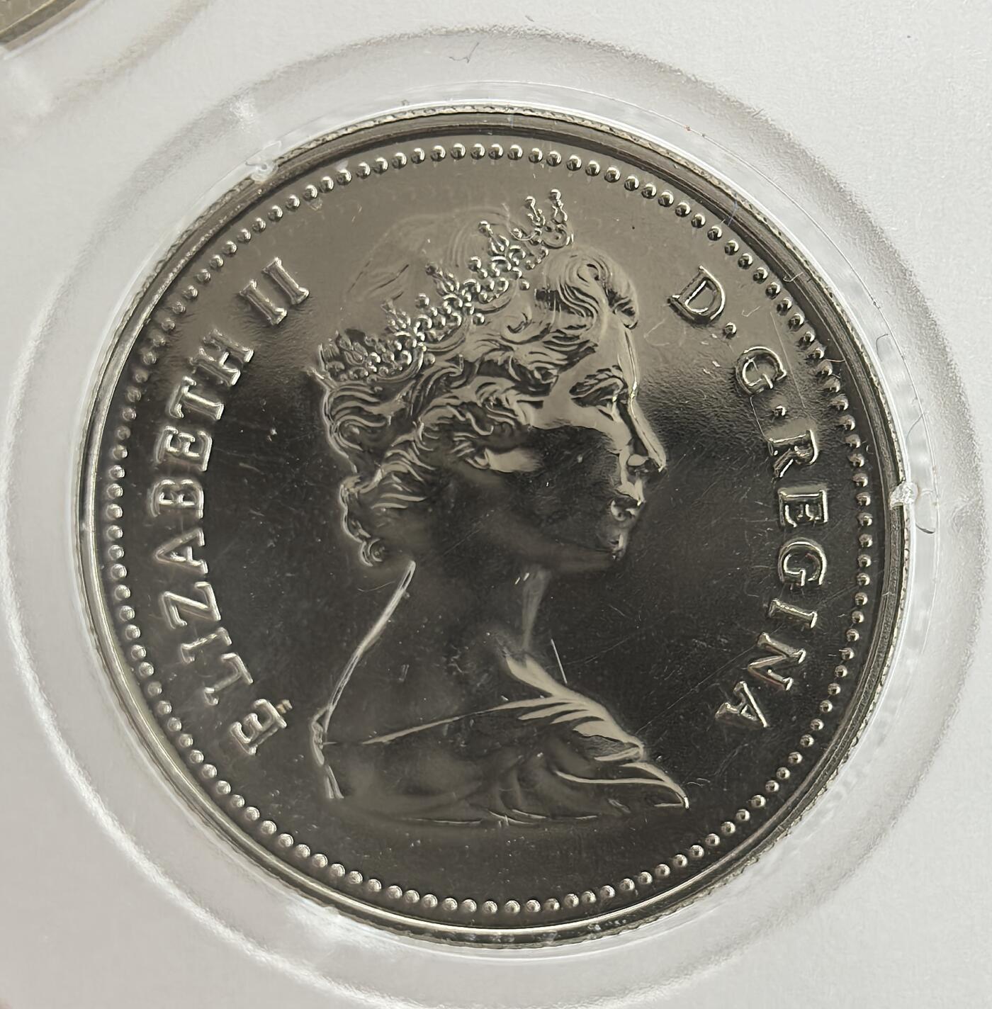 外国优质老铜币高银银币，周六九点倒数截拍，满百包邮，持续收拍 精制1980 年加拿大 25 分币，正面为伊丽莎白二世头像，背面饰北美象征驯鹿，设计经典大气。光泽温润，品相完好，是加拿大标志性辅币，属英联邦货币收藏精品，兼具历史与收藏价值。