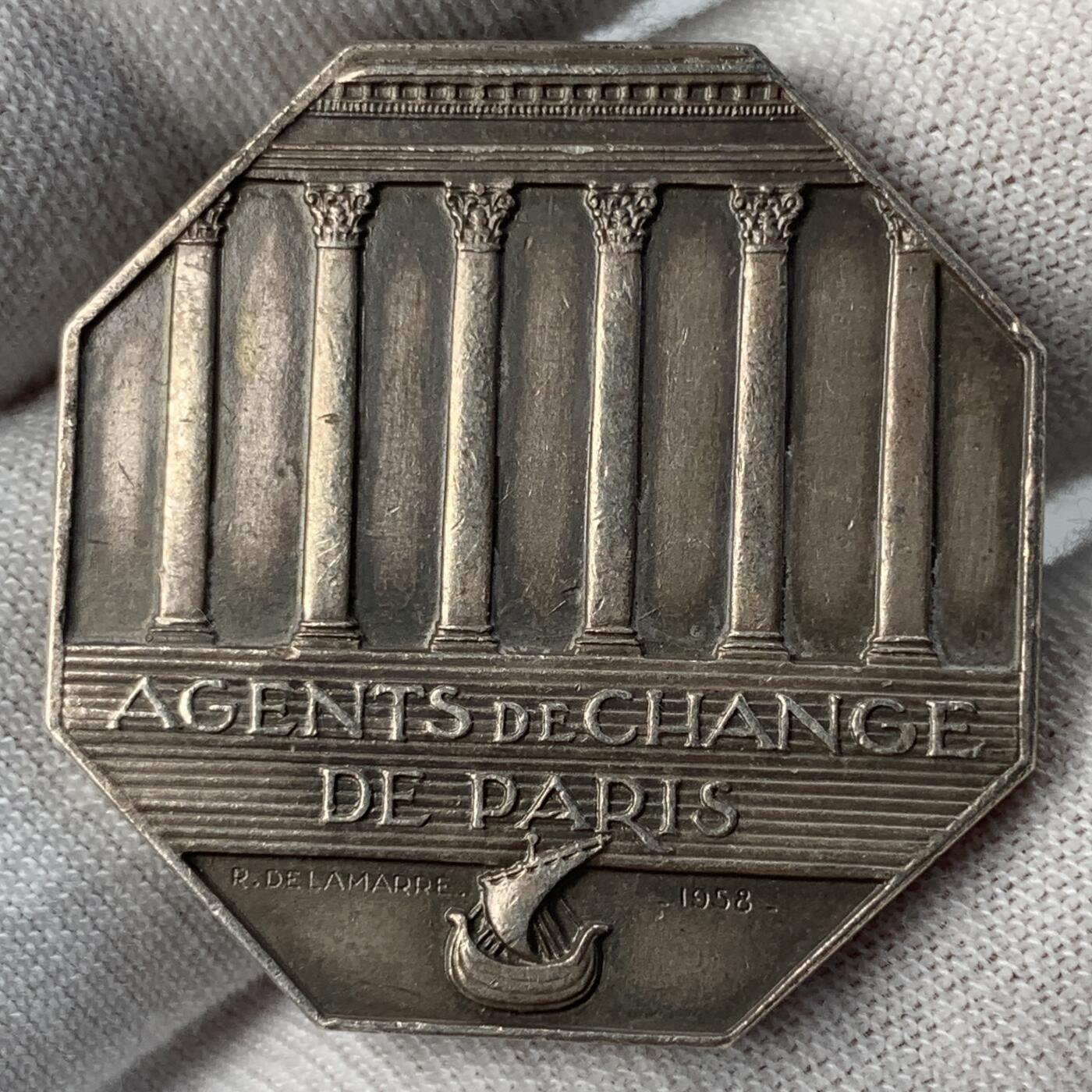 掌中浮雕-藏着的欧洲第051场 法国巴黎外汇经纪人八角银章， 31.7mm ，19.98g