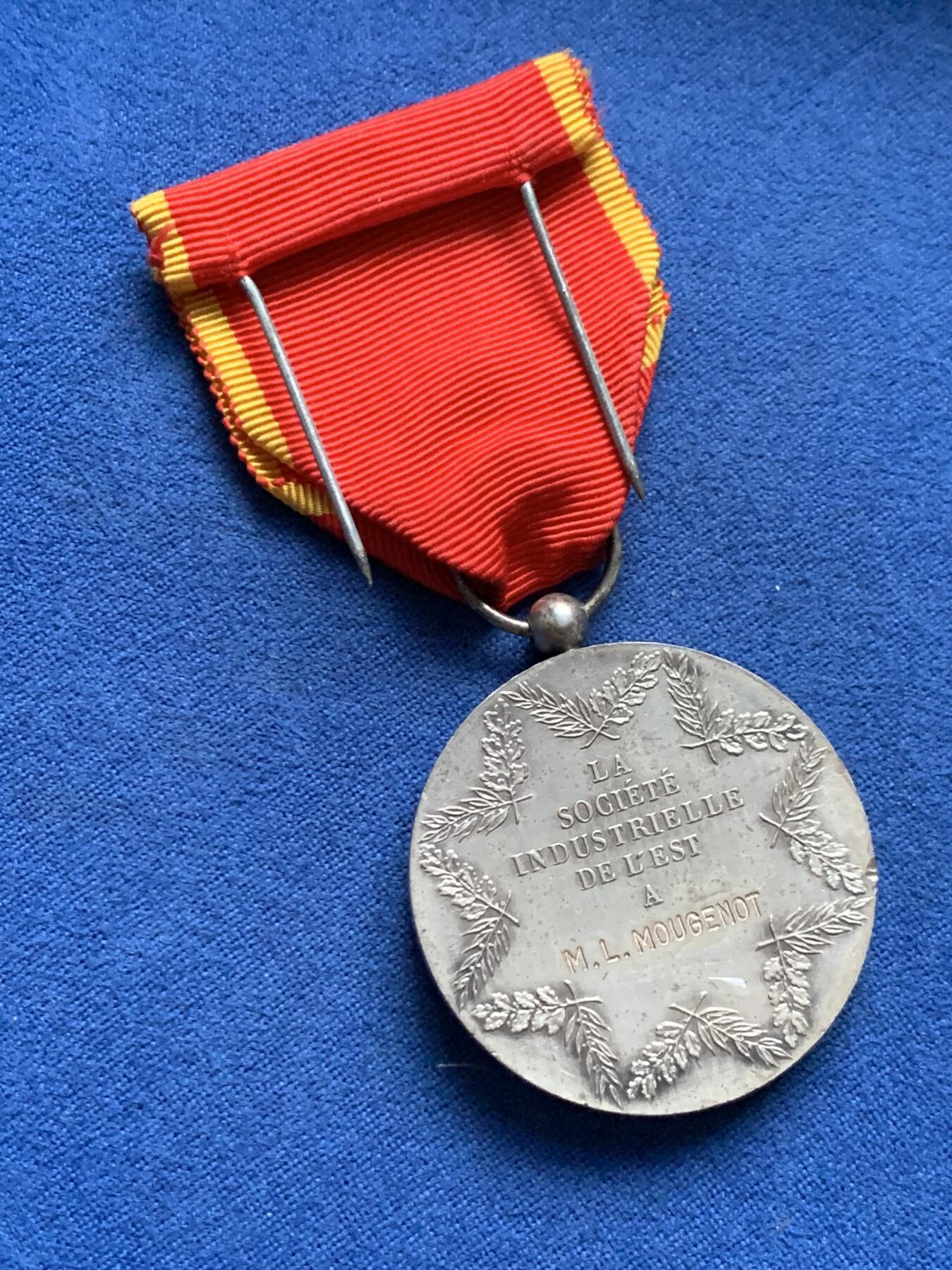 《竞宝斋》第462场 周日，周一，2场连拍 （全场包邮）欢迎送拍 法国东部工业协会银章 有银标 实发带刻名 带银标 总重约30.8g