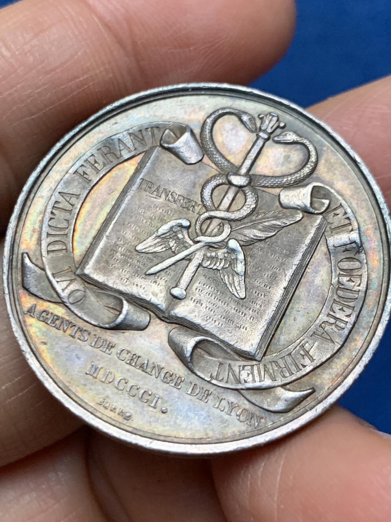 《竞宝斋》第462场 周日，周一，2场连拍 （全场包邮）欢迎送拍 19世纪法国里昂纪念银章 手指银标 35.2mm 21.92g 剑狮城徽非常漂亮的品种 950高银版本