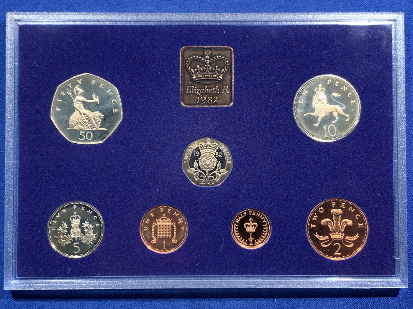 《竞宝斋》第462场 周日，周一，2场连拍 （全场包邮）欢迎送拍 英国1982年精制套币 礼品原装7枚币 包含少见的1/2便士