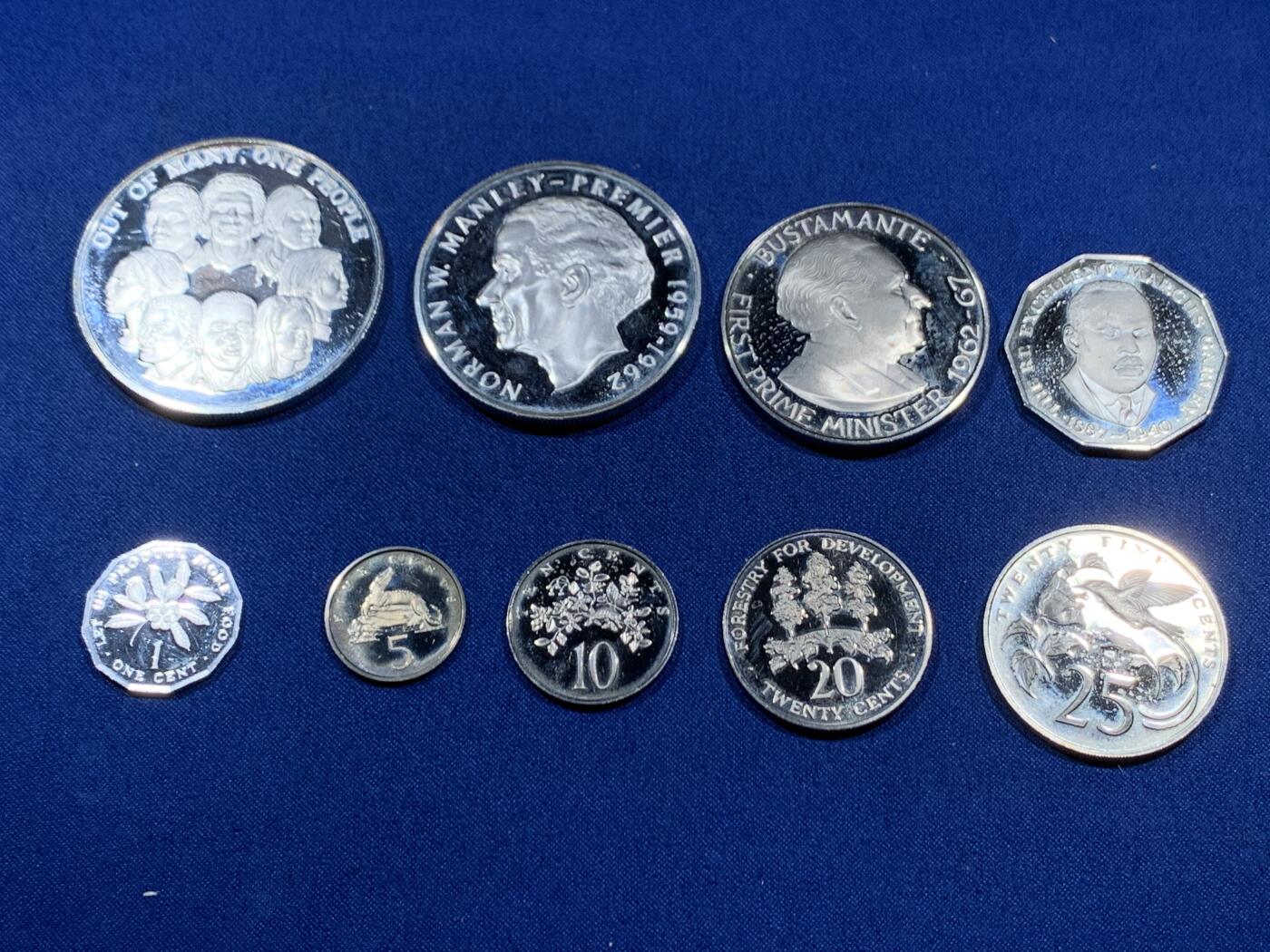 《竞宝斋》第462场 周日，周一，2场连拍 （全场包邮）欢迎送拍 1978年牙买加官方精制套币9枚，含2枚大银币，43.2g，925银；37.2g，500银 盒证齐全