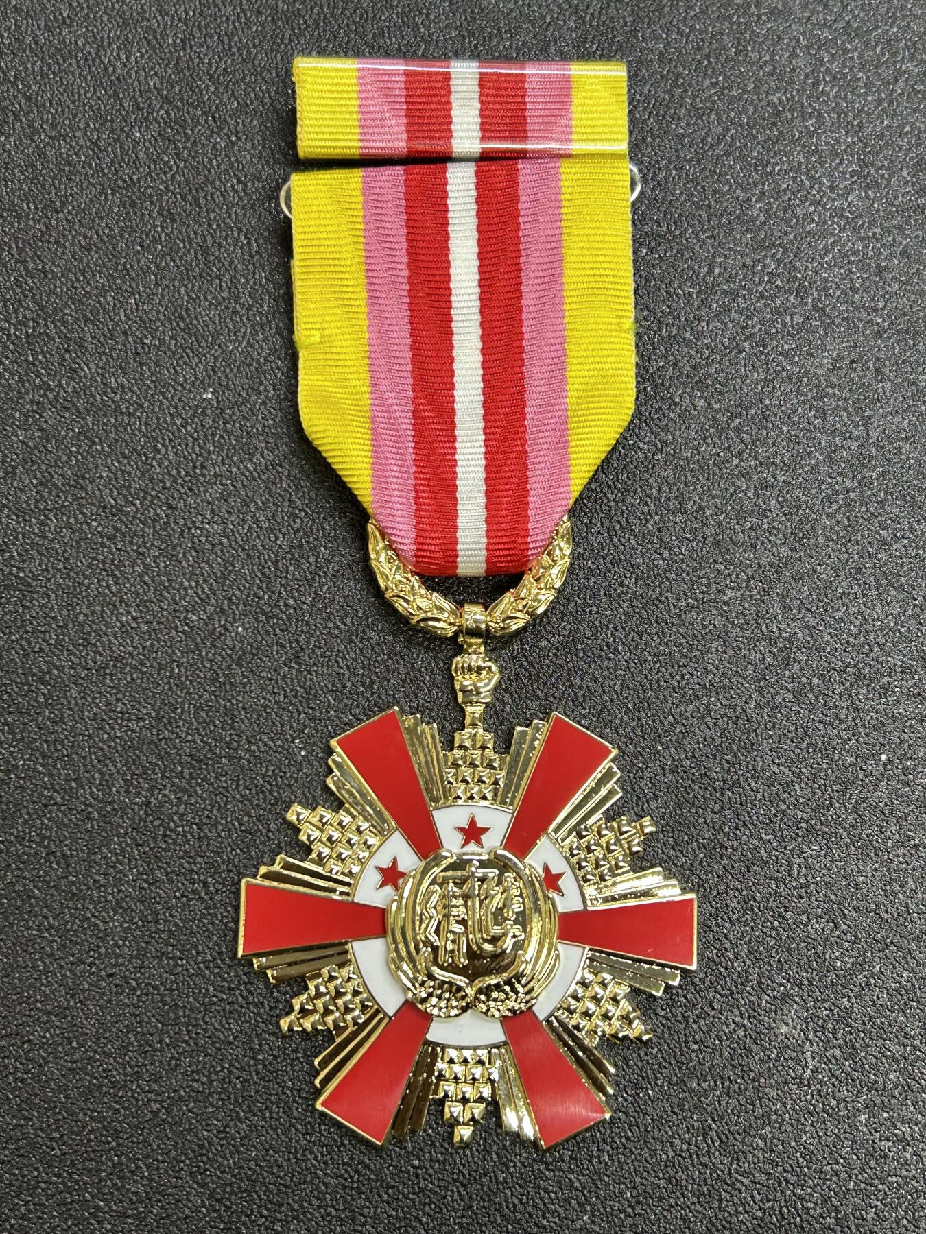 西秦中古拍卖第七十四期 民国空军懋绩甲种一等奖章 带勋略 退台后