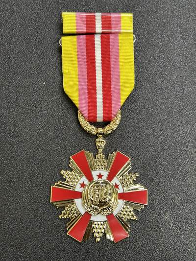 西秦中古拍卖第七十四期 - 民国空军懋绩甲种一等奖章 带勋略 退台后