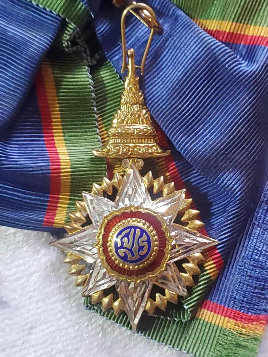 韵星假日拍卖第三十八期 -- Rimey Holidays Auction 38 泰王国大十字级别王冠勋章带原盒佩戴说明一套 银制镀金珐琅 非复刻垃圾 最高级别王冠勋章 造币局制作 打厂标 品相非常好闪闪发亮通体无损