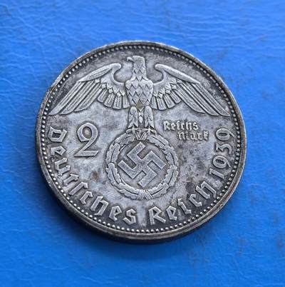 外国优质老铜币高银银币，周六九点倒数截拍，满百包邮，持续收拍 - 德国1939 年 2 马克银币，正面兴登堡头像雕刻细腻，面部轮廓与生卒年份铭文清晰传神；背面帝国鹰展翅威严，面值、国名及年份环绕排布，纹饰规整庄重，银质包浆古朴，兼具精湛工艺与鲜明时代印记。