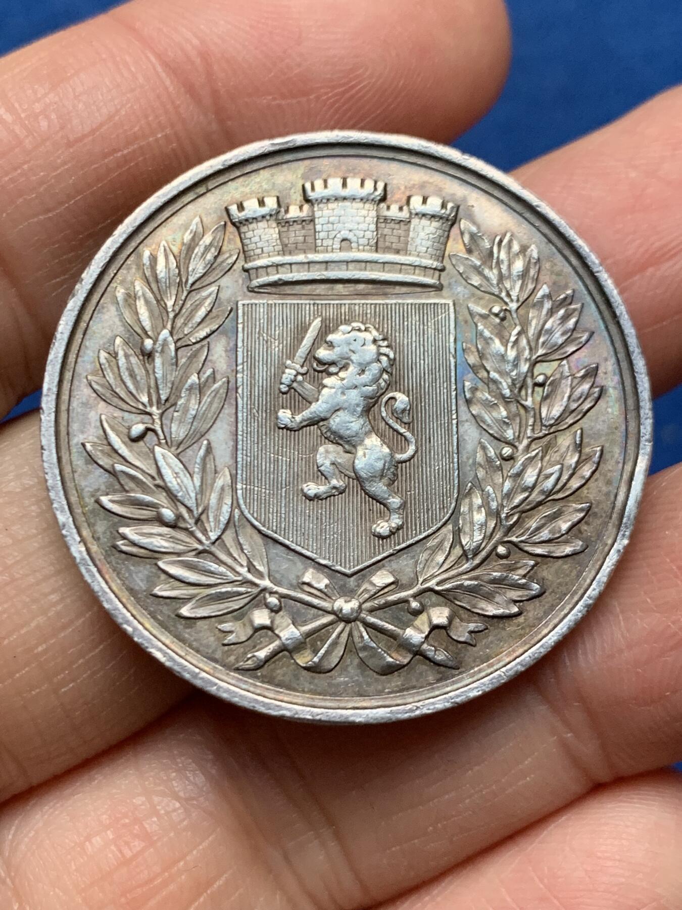 《竞宝斋》第462场 周日，周一，2场连拍 （全场包邮）欢迎送拍 19世纪法国里昂纪念银章 手指银标 35.2mm 21.92g 剑狮城徽非常漂亮的品种 950高银版本