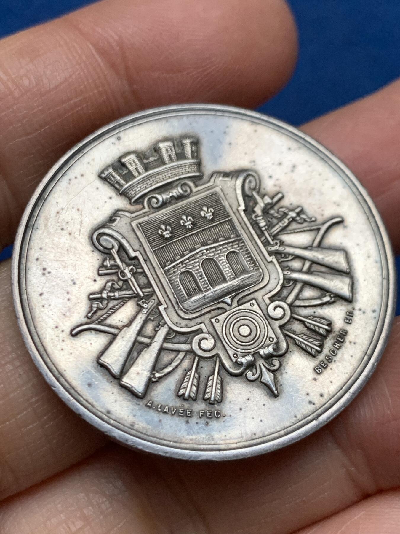 《竞宝斋》第462场 周日，周一，2场连拍 （全场包邮）欢迎送拍 法国奥德梅尔民间射击银质纪念章 原版 罕见 烟斗银标 21.7克 36mm