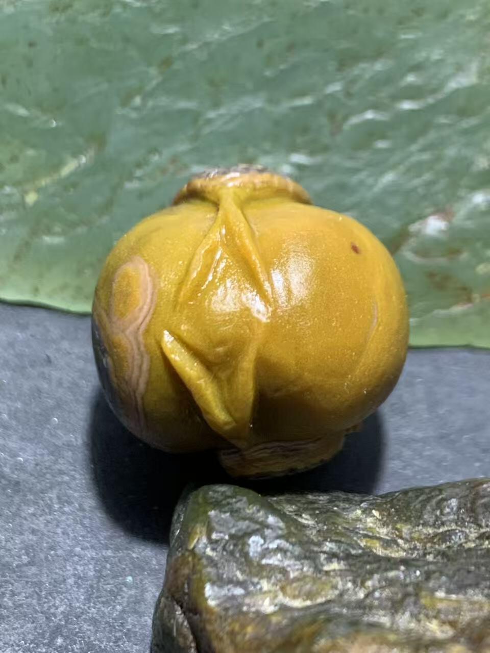 精美亚光原皮天眼纹战国红玛瑙手工俏色巧雕双头蛇吊坠一个，