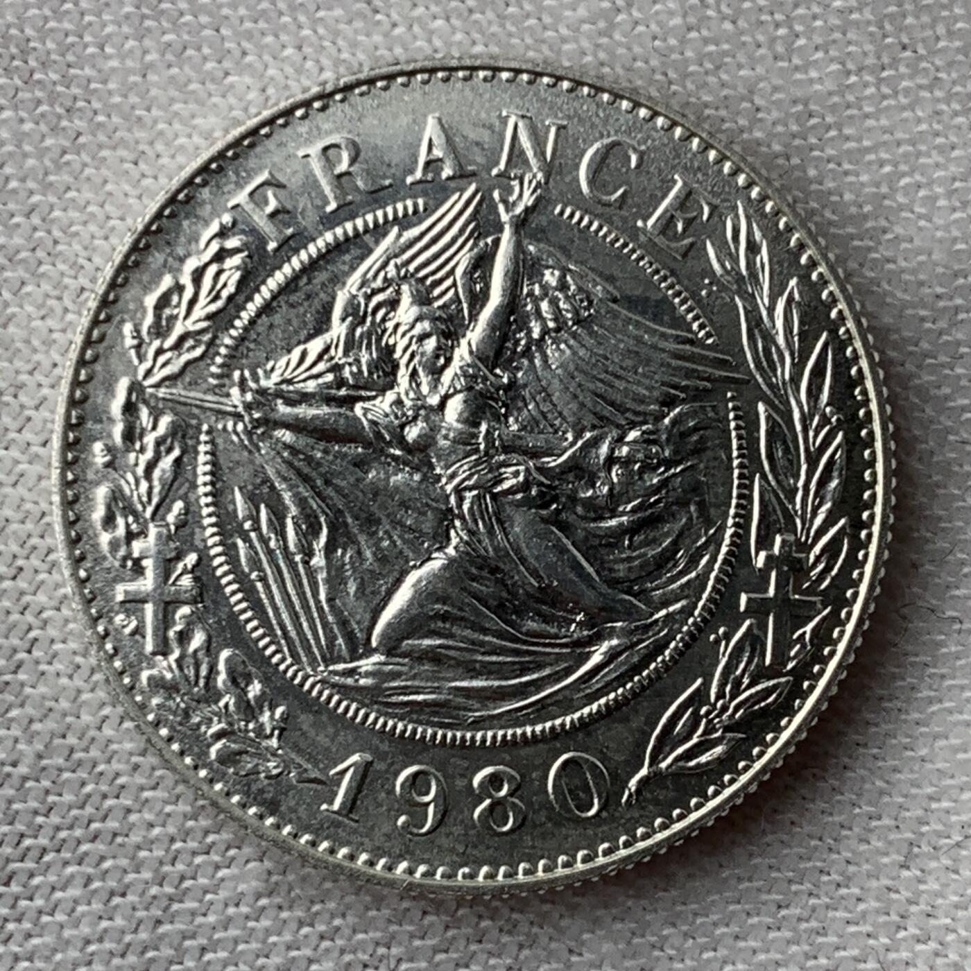 掌中浮雕-藏着的欧洲第051场 1980年法国戴高乐纪念银章（925），21mm，6.6g