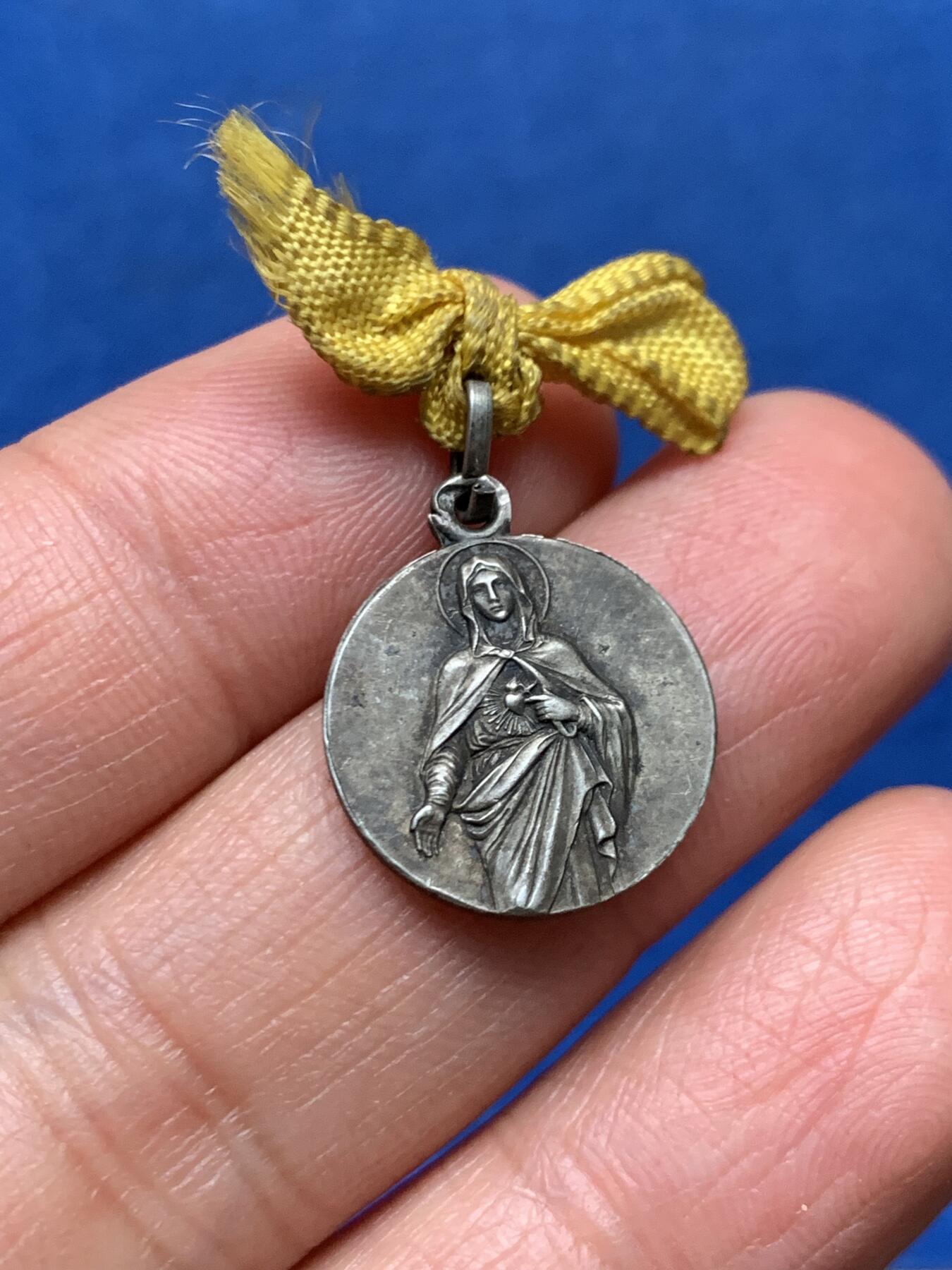 《竞宝斋》第462场 周日，周一，2场连拍 （全场包邮）欢迎送拍 宗教纪念章 吊坠 正面耶稣基督 背面圣母玛利亚 总重2.5克 16.1mm