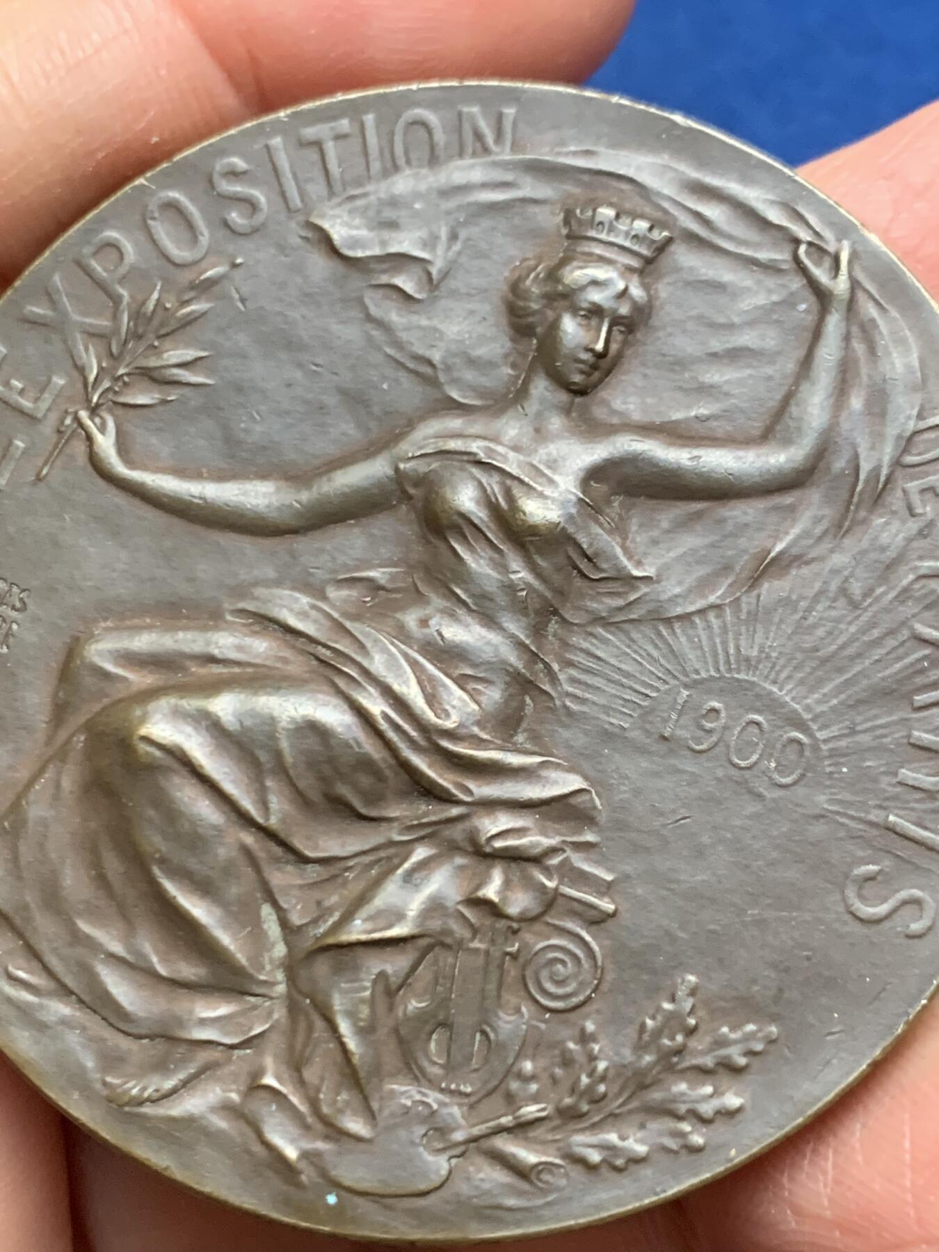 《竞宝斋》第462场 周日，周一，2场连拍 （全场包邮）欢迎送拍 法国1900年巴黎世博会铜章，经典女神款，丰饶角铜标。65.2克，53.6mm