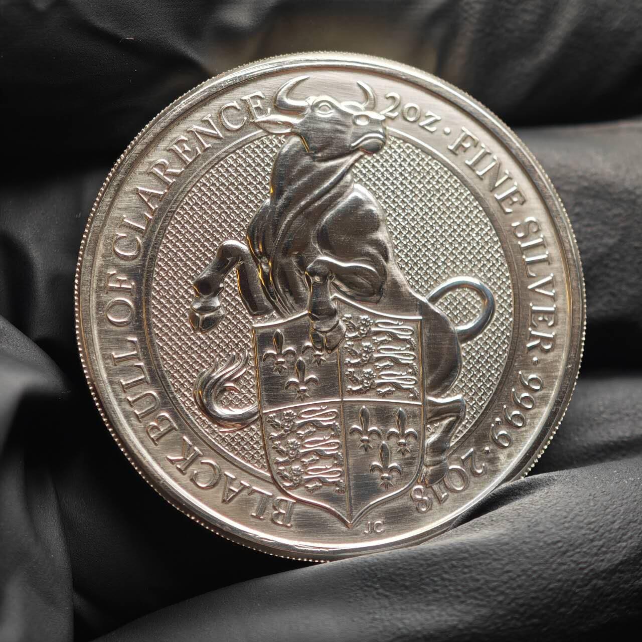 金瓯小拍第三期 古今币章 银价专场 英国女王神兽黑牛银币2018年 重62.3克 一面有大量同向清理发丝痕