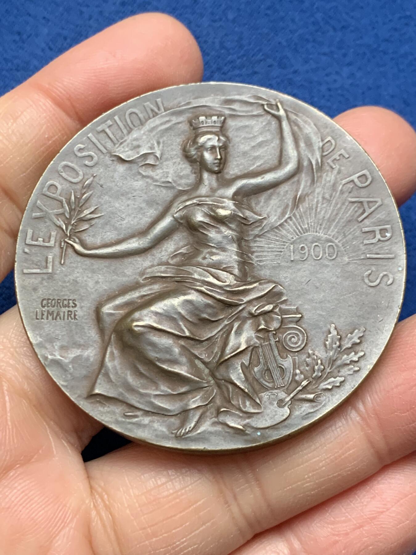 《竞宝斋》第462场 周日，周一，2场连拍 （全场包邮）欢迎送拍 法国1900年巴黎世博会铜章，经典女神款，丰饶角铜标。65.2克，53.6mm