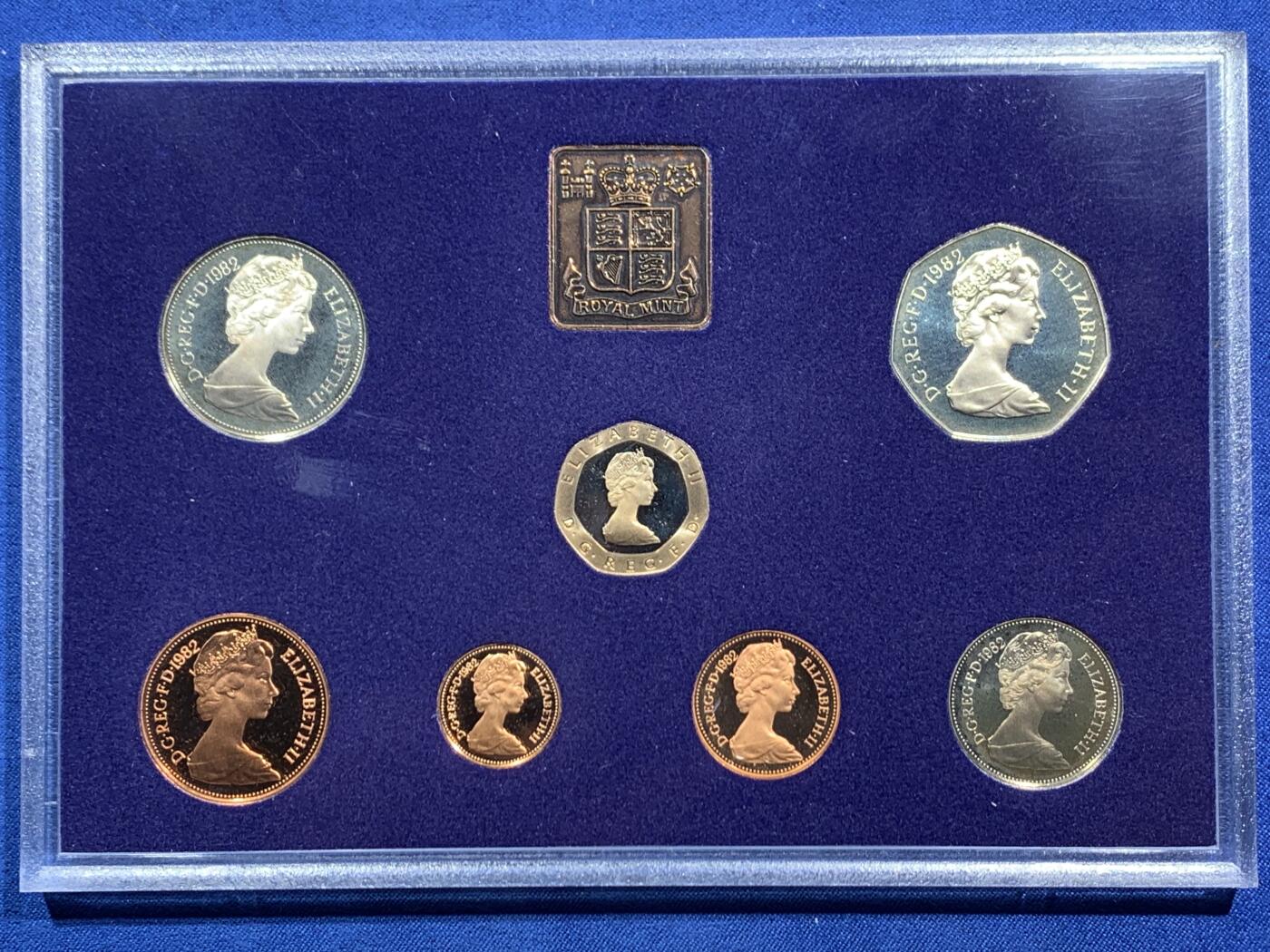 《竞宝斋》第462场 周日，周一，2场连拍 （全场包邮）欢迎送拍 英国1982年精制套币 礼品原装7枚币 包含少见的1/2便士