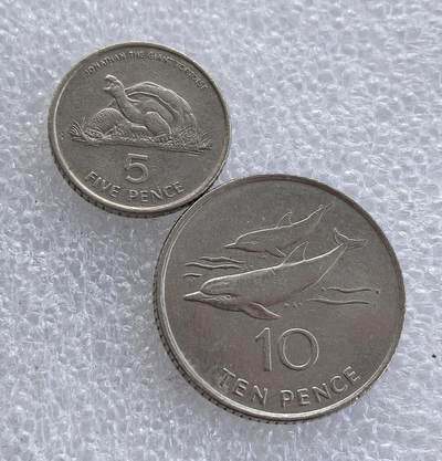 外国优质老铜币高银银币，周六九点倒数截拍，满百包邮，持续收拍 - 1998 年英国海外领地圣赫勒拿和阿森松发行的 5 便士、10 便士镍币，正面为伊丽莎白二世头像，5 便士铸象征圣赫勒拿的巨型陆龟 “乔纳森”，10 便士饰海豚，属英联邦海外领地特色辅币，地域标识鲜明，收藏价值突出。