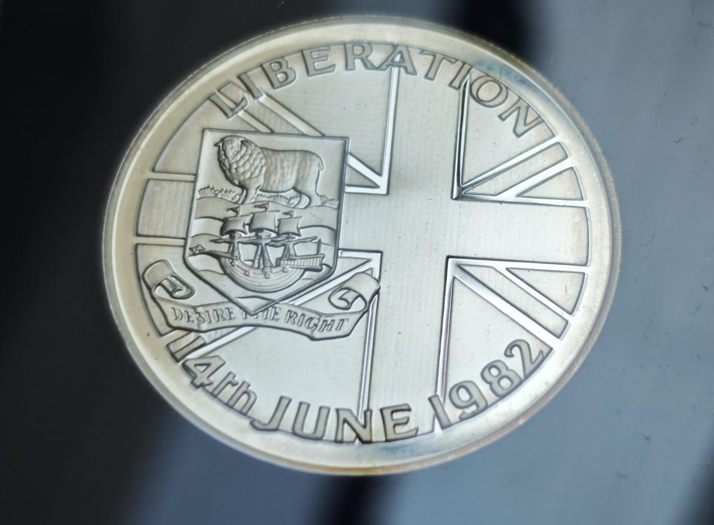 瓶子🏺第227期拍卖会  1982年英属福克兰群岛8枚套  最大枚为银币  28.28克  28.28×0.925×27=706.293