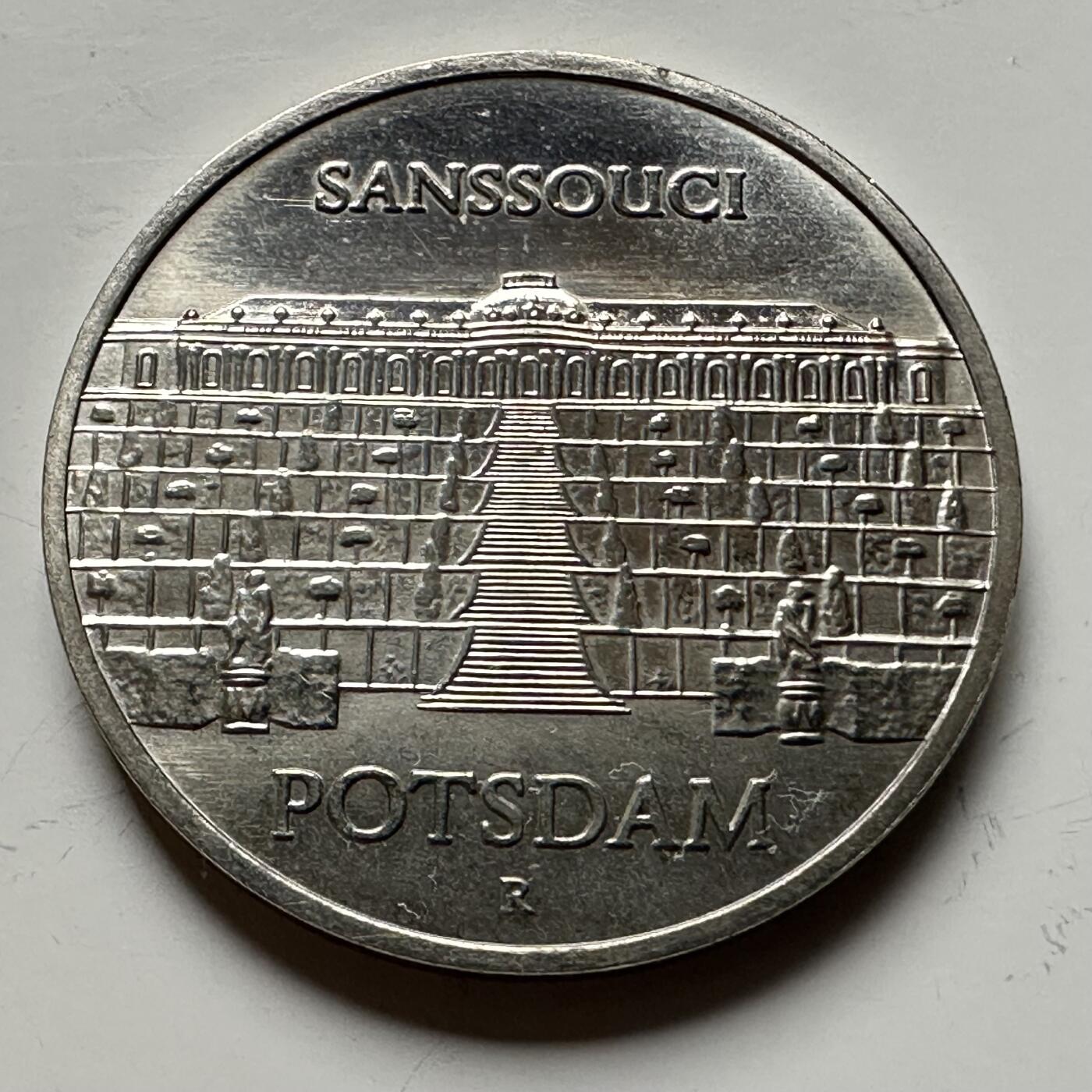 🌹外币初藏🌹🐯2026年第12场  每周二四六晚8️⃣点 接代拍 东德1986年五马克纪念币