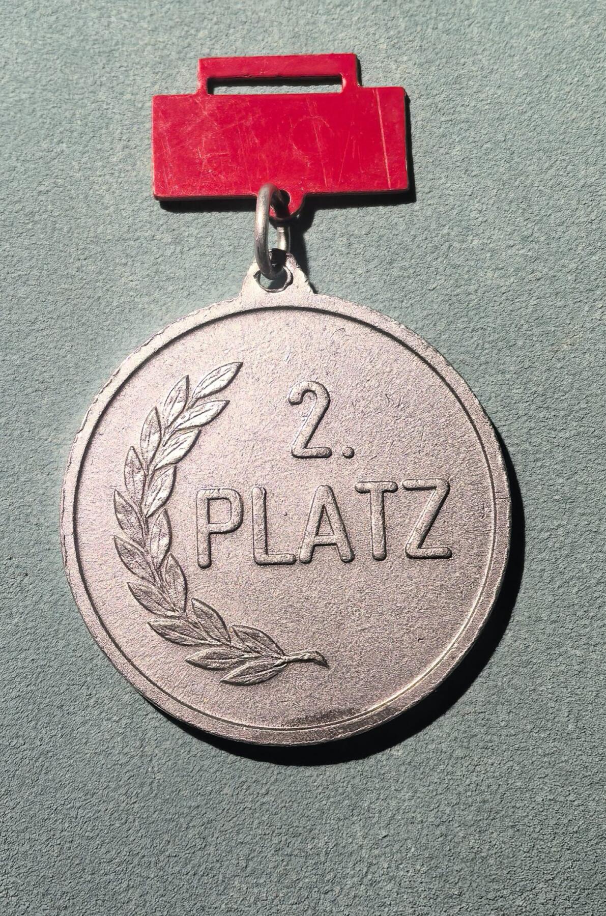 盛世勋华——号角文化勋章邮票专场拍卖第302期 东德红十字会竞赛第二名证章