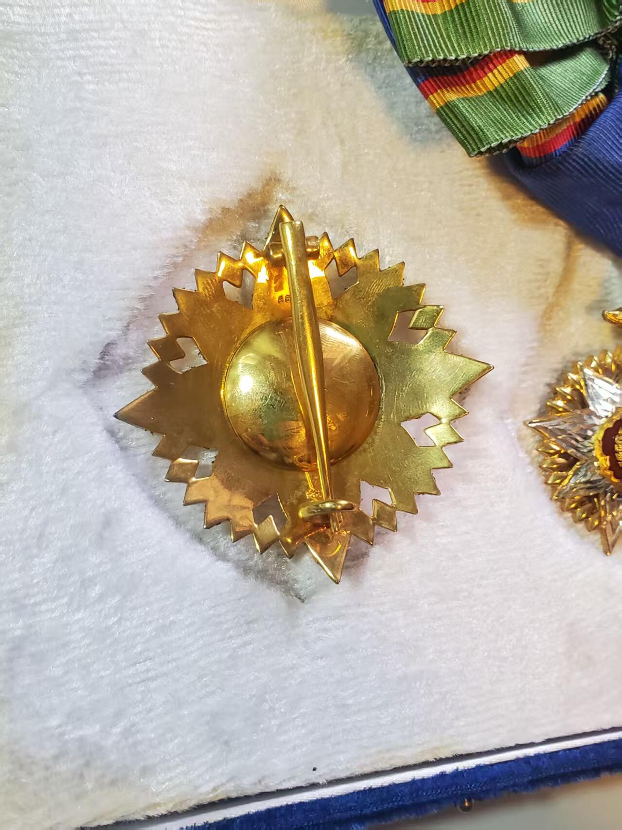 韵星假日拍卖第三十八期 -- Rimey Holidays Auction 38 泰王国大十字级别王冠勋章带原盒佩戴说明一套 银制镀金珐琅 非复刻垃圾 最高级别王冠勋章 造币局制作 打厂标 品相非常好闪闪发亮通体无损