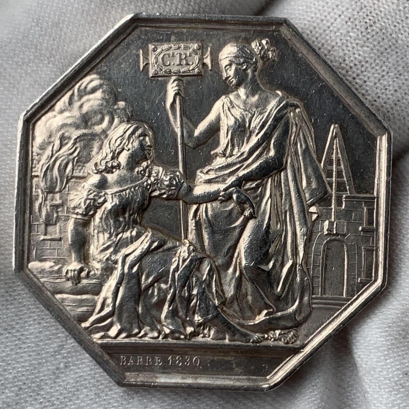 掌中浮雕-藏着的欧洲第051场 法国保险八角银章，对边36mm，19g，光边无边铭