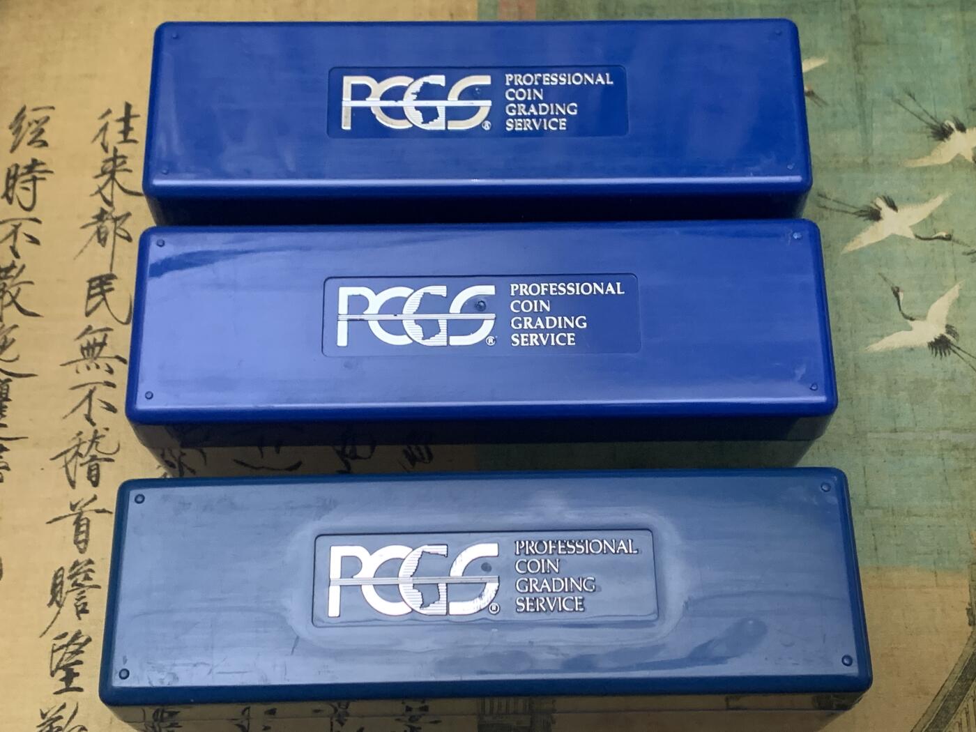 《竞宝斋》第462场 周日，周一，2场连拍 （全场包邮）欢迎送拍 三个一组 PCGS评级币大号正版收纳盒（每个可装20枚PCGS评级币）蓝色 细节见图