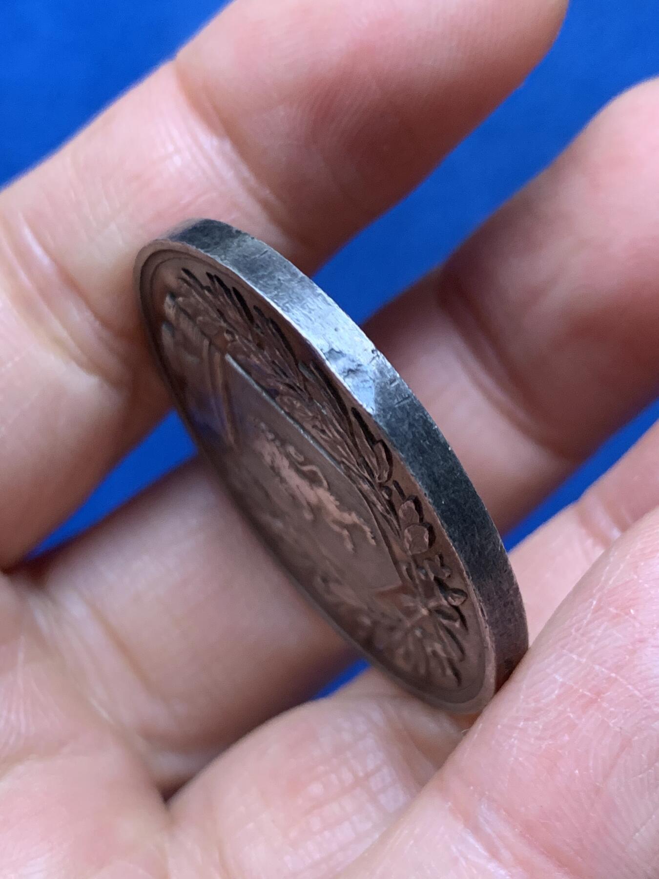 《竞宝斋》第462场 周日，周一，2场连拍 （全场包邮）欢迎送拍 19世纪法国里昂纪念银章 手指银标 35.2mm 21.92g 剑狮城徽非常漂亮的品种 950高银版本