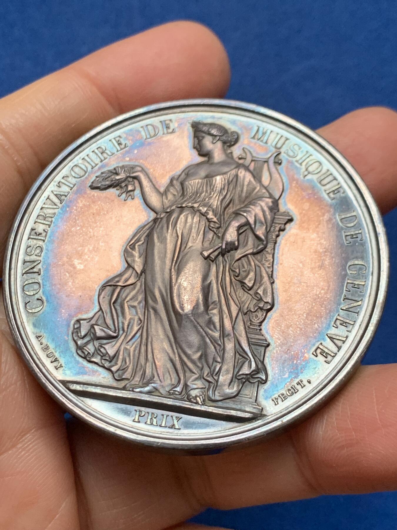 《竞宝斋》第462场 周日，周一，2场连拍 （全场包邮）欢迎送拍 瑞士1861年日内瓦音乐学院大银章 光边 79.4克 53mm