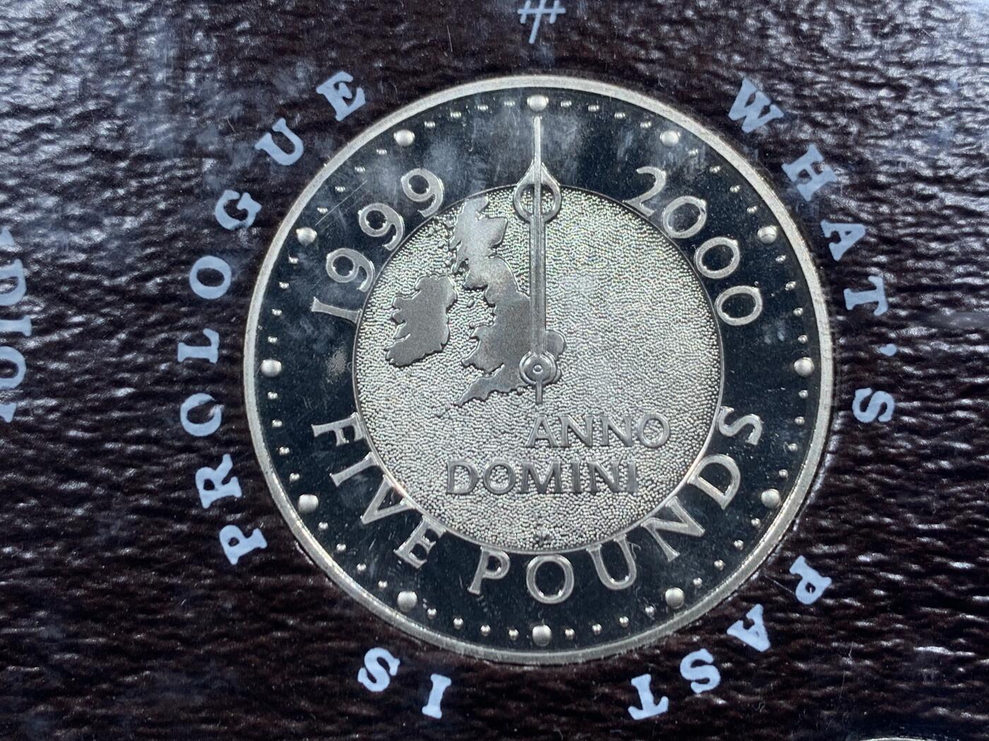 《竞宝斋》第462场 周日，周一，2场连拍 （全场包邮）欢迎送拍 英国2000年精制套币，带1枚5英镑千禧年跨年精制纪念币，1枚2英镑机械时代精制纪念币，1枚1英镑威尔士红龙精制纪念币，10枚币，盒证齐全，品相精美