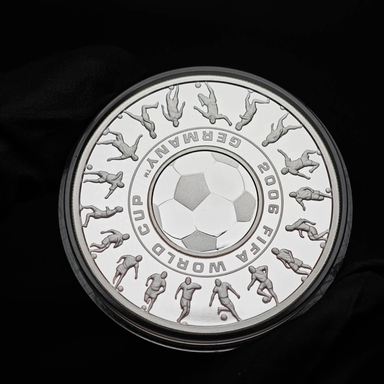 金瓯小拍第三期 古今币章 银价专场 澳大利亚母子组合银币2枚1套2006年 重32.2克 世界杯主题 带盒证 盒严重破损