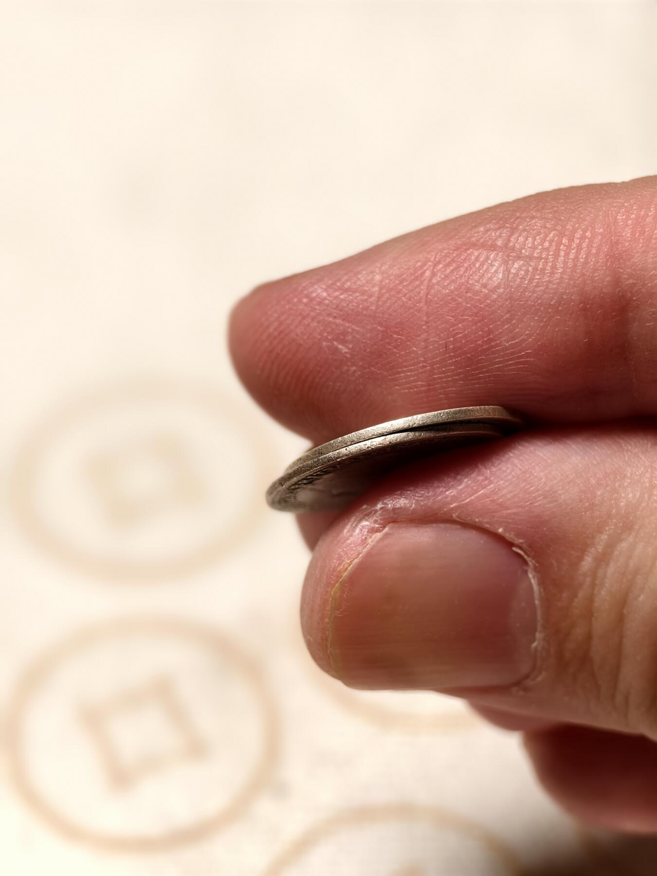 抚柳草堂-第十一期章牌钱币  奖章勋章限时免佣 满百包邮 放漏专场 1898 1902维多利亚 爱德华七世3便士银币两枚 流通好品 重2.6g