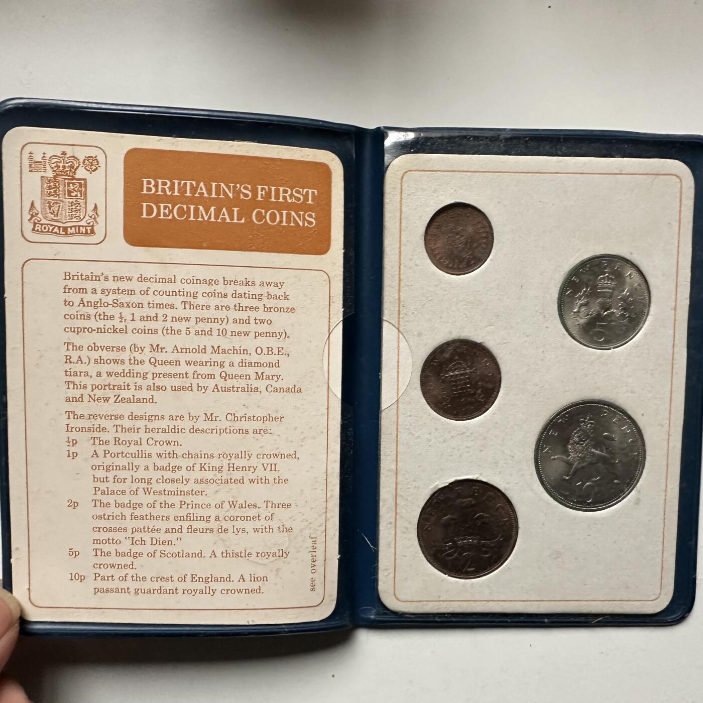 🌹外币初藏🌹🐯2026年第13场  每周二四六晚8️⃣点 接代拍 英国十进制新便士五枚套原装册 a