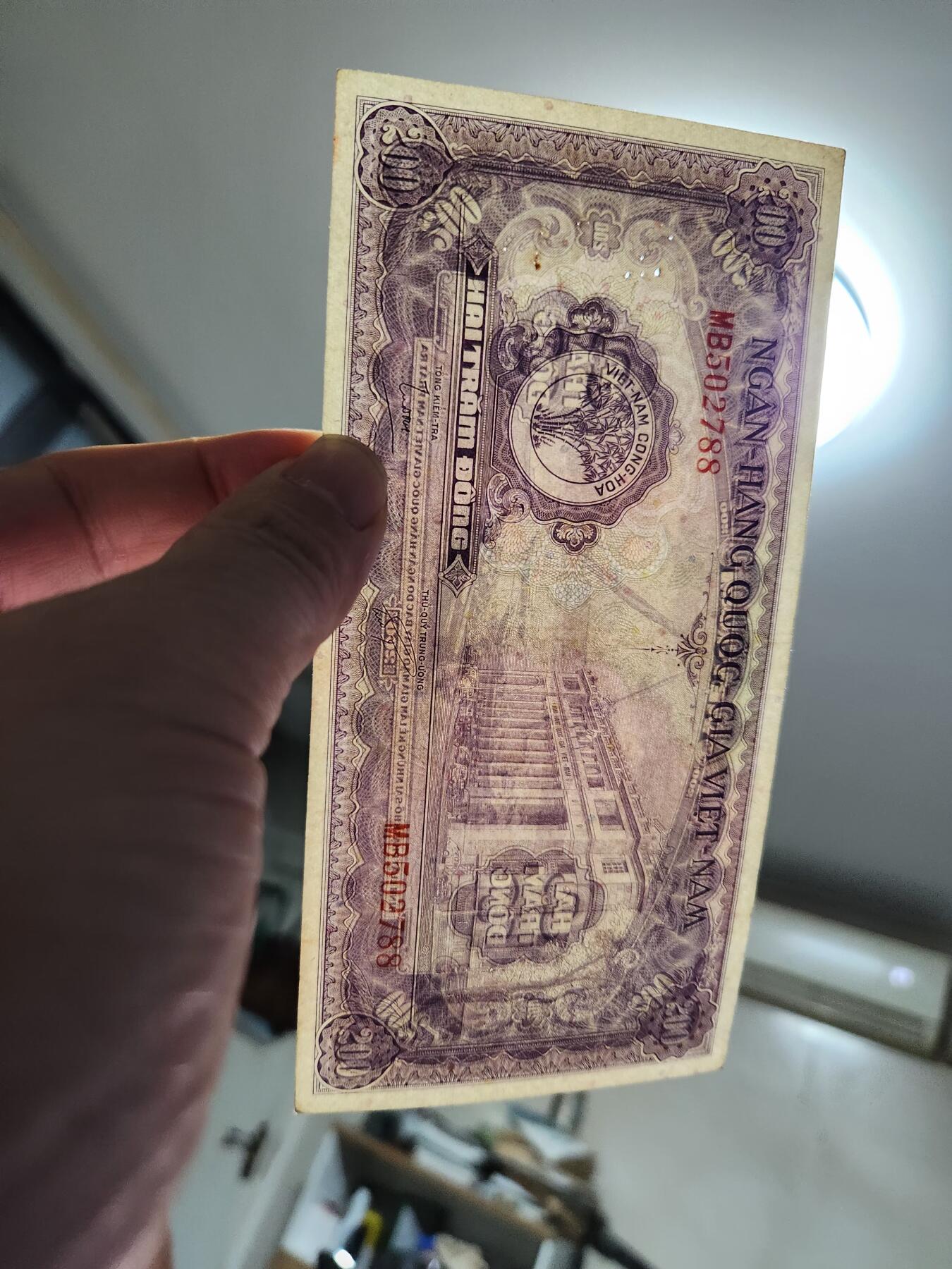 1月27号晚上8点 外国纸币自动截拍第14场 越南200盾 极美品