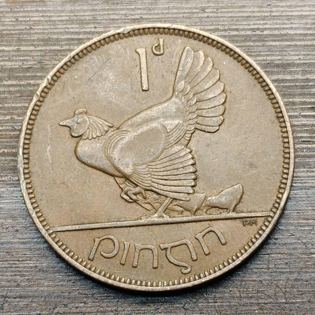 【铜匠收藏】★第141★散币专场 不寄存，30包邮。不满30元，支付5元运费。《接受代拍 代送NGC评级》 97【无寄存】爱尔兰 1937年 1便士 铜币 母鸡 小鸡 竖琴