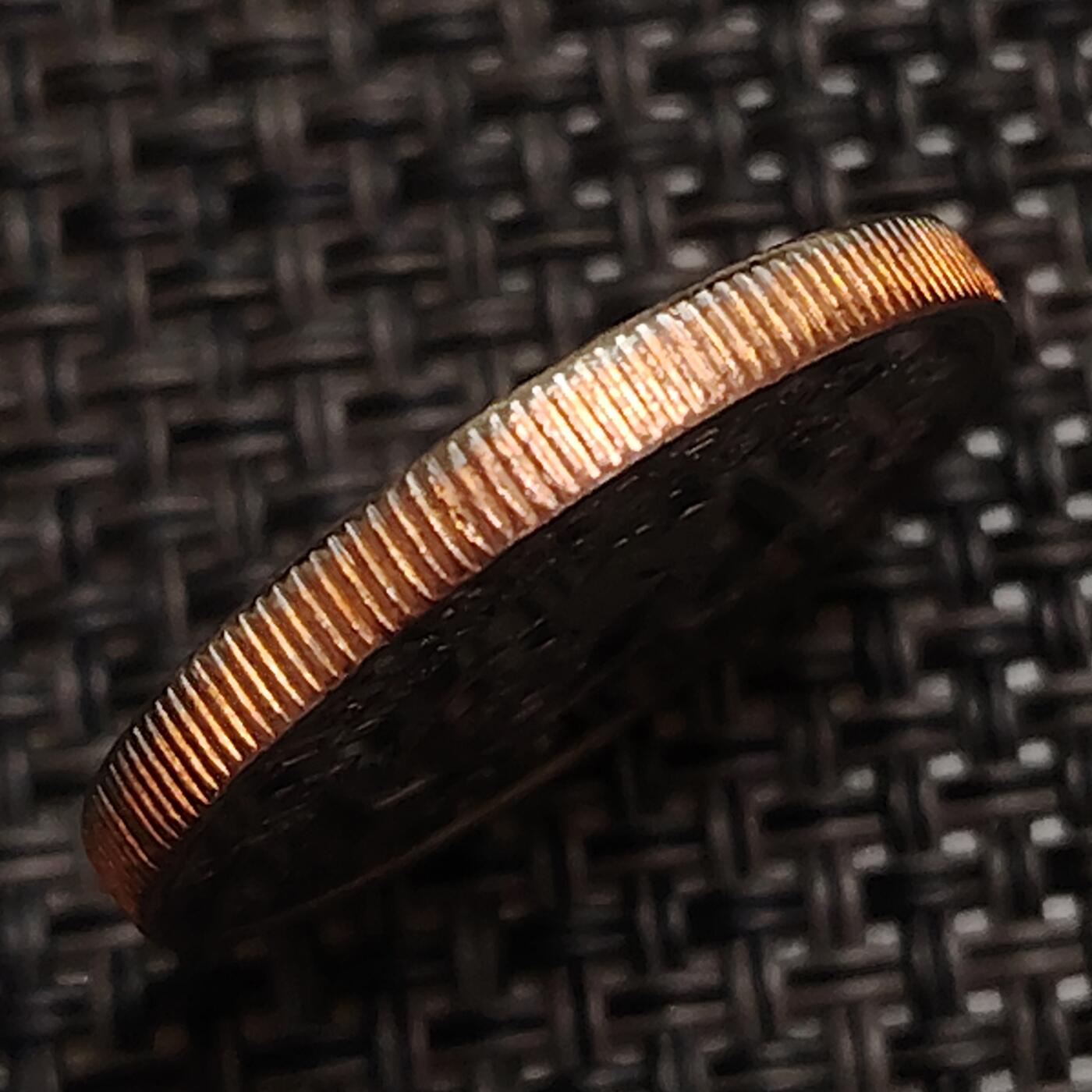 布加迪🐬～世界钱币(上海)🌾第 272 期 /  各国套币和散币 泰国🇹🇭 1986年 2铢 原光品相 22mm 国际和平年纪念币 拉玛九世头像～L1