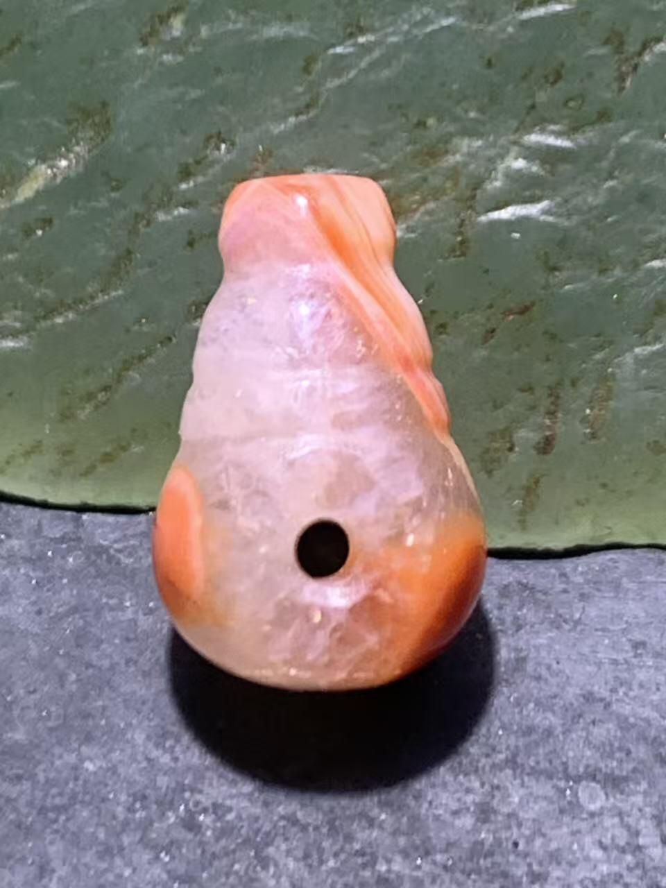 精美川料冰飘天眼纹南红玛瑙一体小佛头三通一个