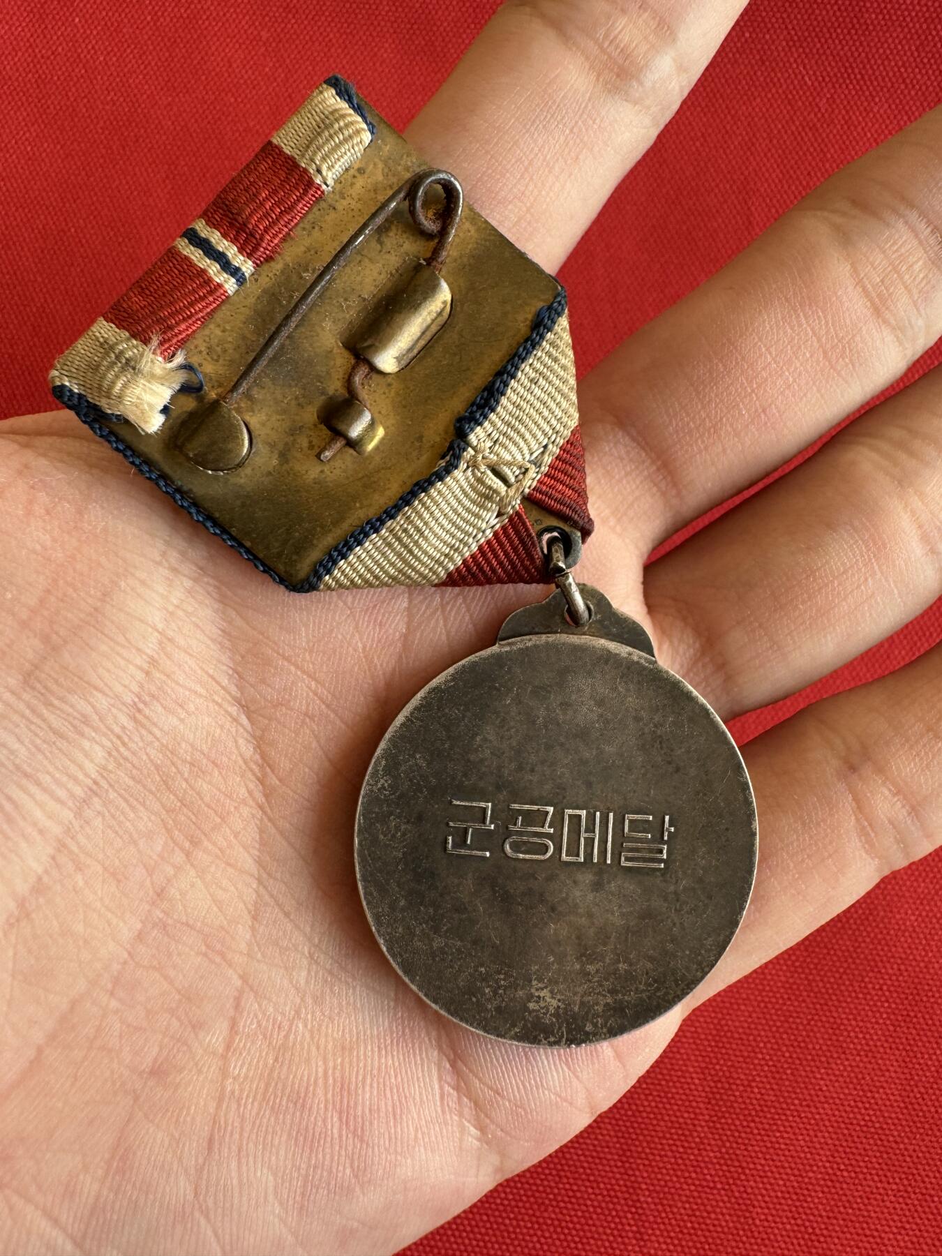 五哥徽章群   28号周三晚上八点4群联拍 银章