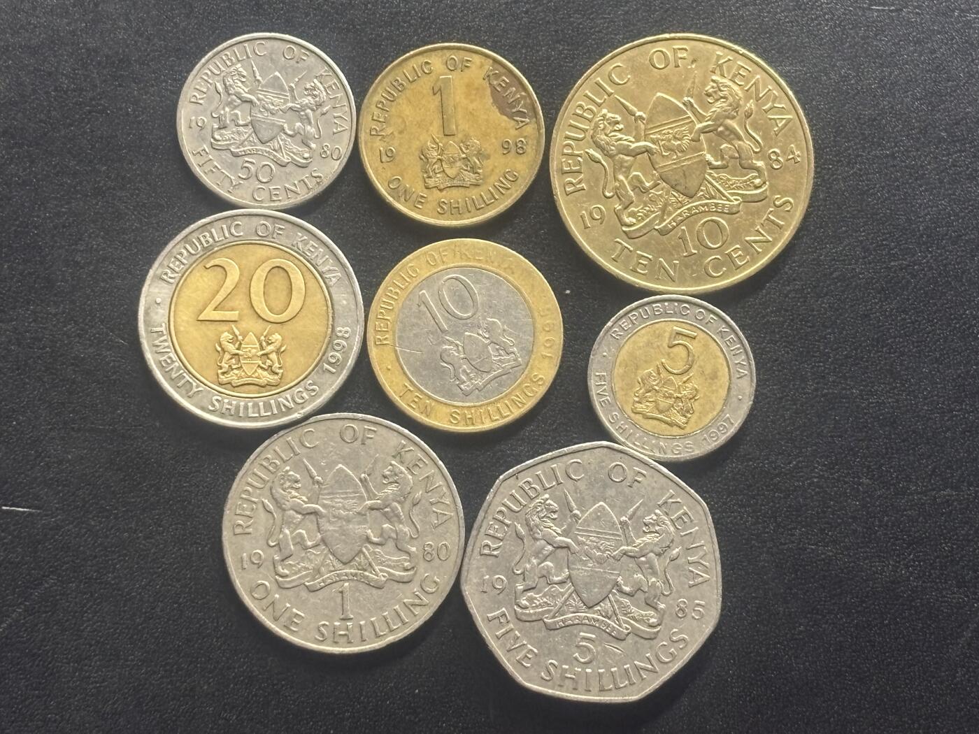 邮泉阁限时拍卖第四十场 非洲专场（硬币在国外。请付邮费6元。） 肯尼亚第二任总统8枚