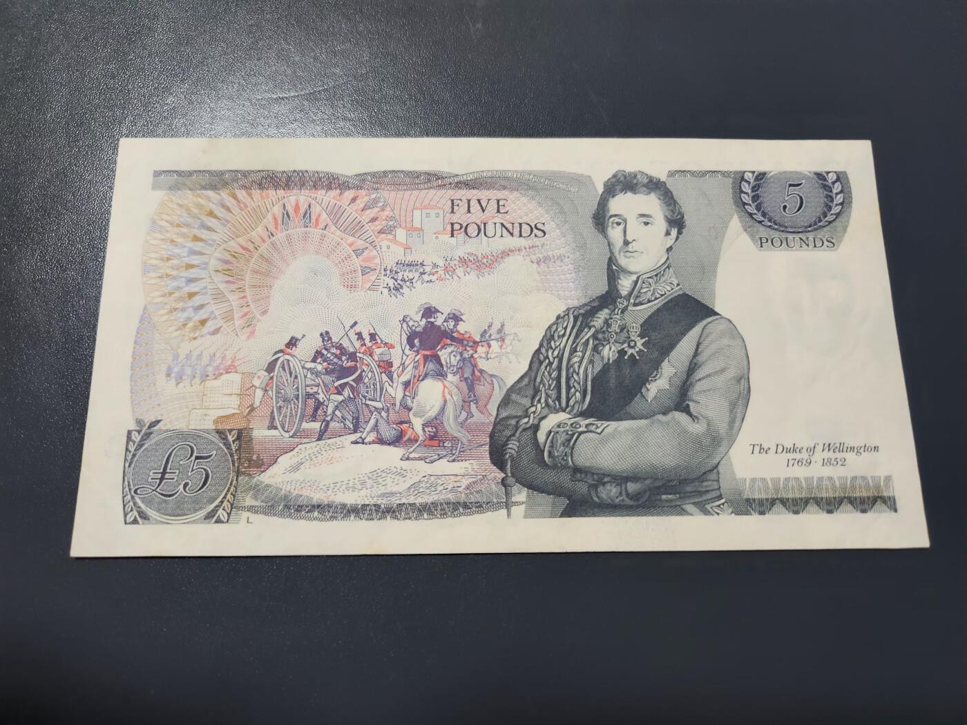 1月27号晚上8点 外国纸币自动截拍第14场 英国5镑  背面L暗字 几乎全新