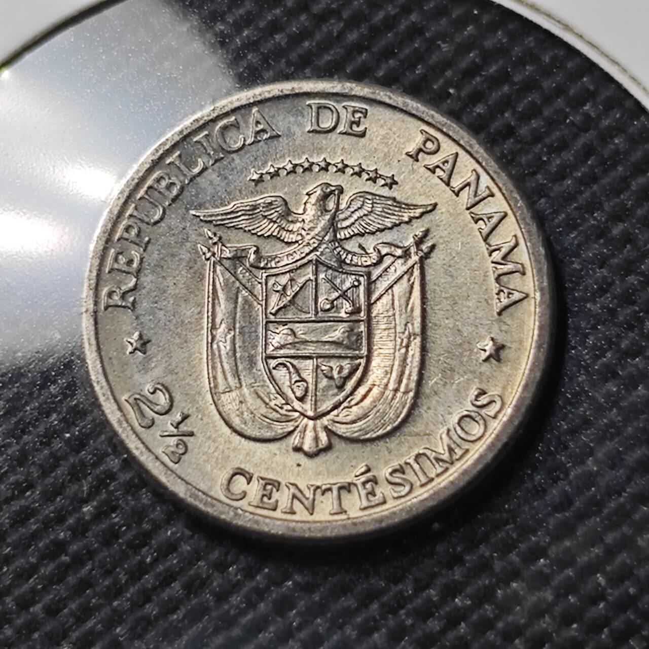 KK钱币收藏小铺  第390期  2月预留时间 周末发货  1973巴拿马2.5分 握草纪念币