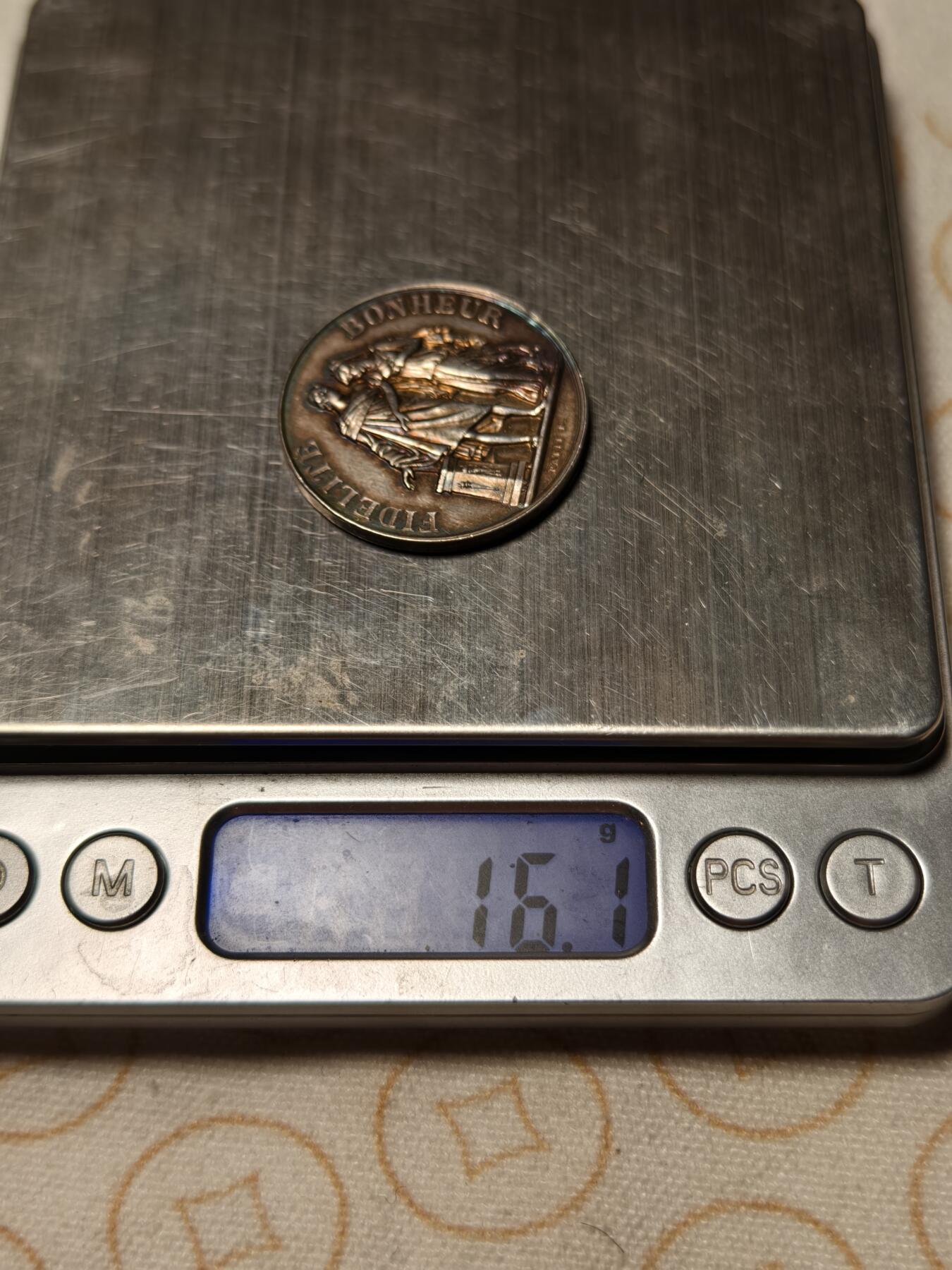 抚柳草堂-第十一期章牌钱币  奖章勋章限时免佣 满百包邮 放漏专场 19世纪法国婚姻与爱情纪念银章 950银重16.1克 直径32mm 丰饶角银标 手刻花押加五彩光 美上加美