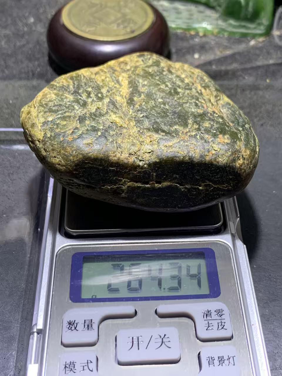 新疆和田玉风化纹碧玉原石一颗，