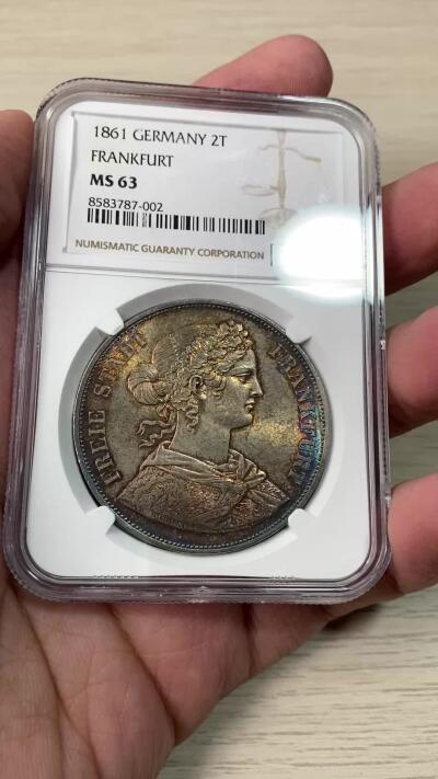 万国钱币拍卖第060期（万国六十期纪念大拍） NGC MS63 1861德国法兰克福自由市少女2泰勒 自由市经典品种 令人赏心悦目的双面香槟金幻蓝环彩极美包浆 可遇不可求的顶级状态 