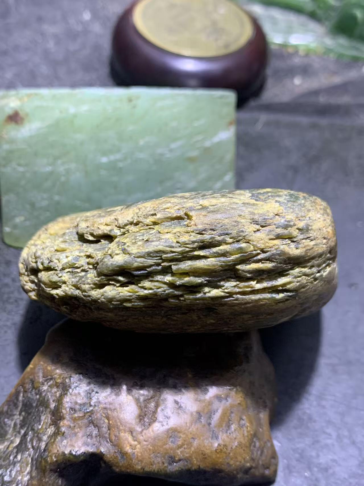 新疆和田玉风化纹碧玉原石一颗，