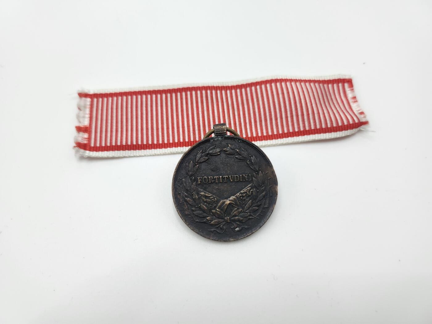 南水社首场拍卖 奥匈帝国卡尔一世勇敢奖章，复刻绶带 一战品相