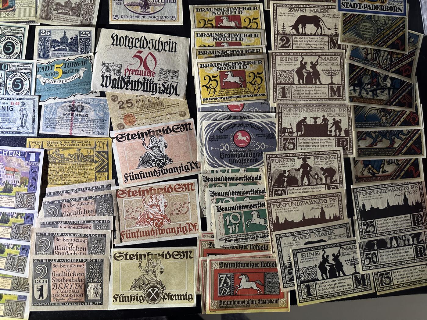 《外钞收藏家》第六百零五期（精选场）（本平台长期征集拍品、欢迎藏友们联系合作） 100多张德国紧急状态货币一起 大部份全新 个别非全新或不绝 如图