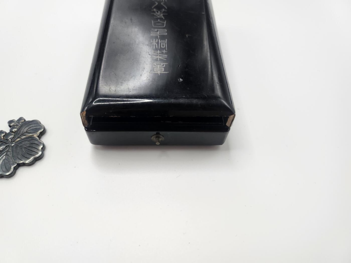 南水社首场拍卖 白叶，章体有氧化痕迹，盒子有破损